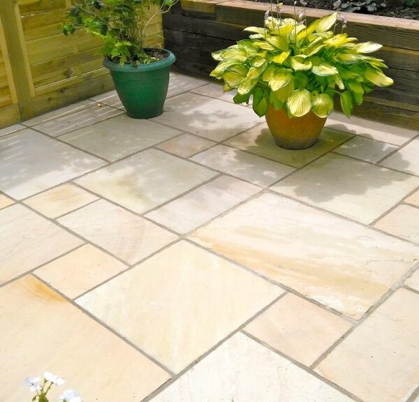 Mint-Indian-sandstone-clean-patio-Steve-Hooper-Landscapes-1024x576